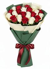 Букет Микс из красных и белых роз в Самойловке