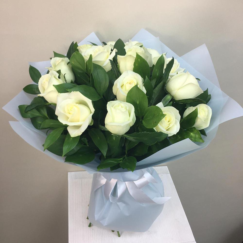 Букет 15 Белых роз Проуд в Самойловке