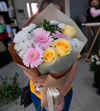 Букет цветов из:  Герберы, Розы и Хризантемы в Самойловке