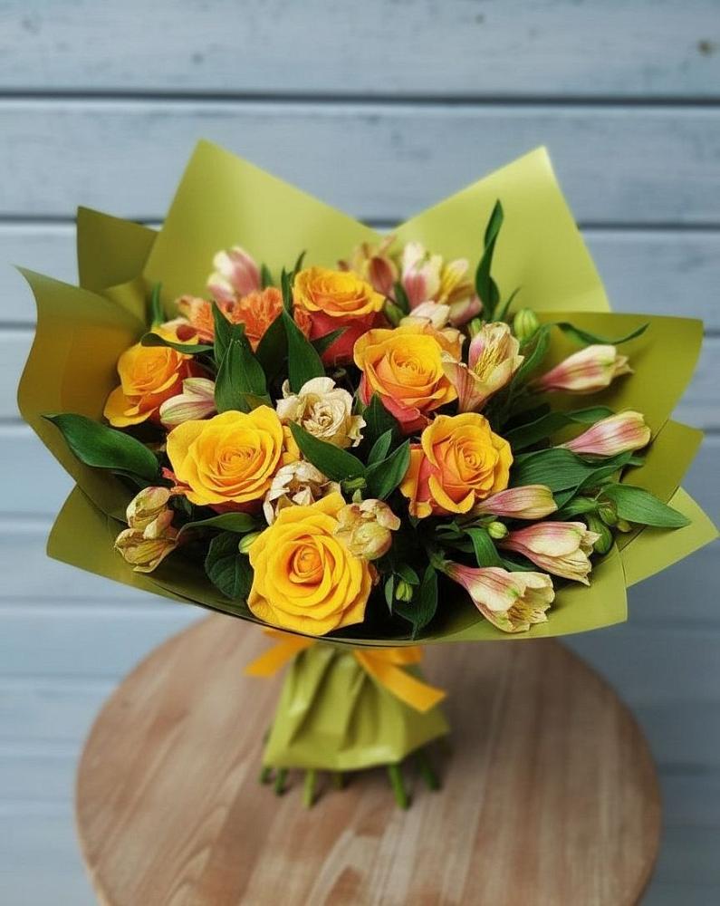 Букет цветов из: Альстромерии и Розы в Самойловке