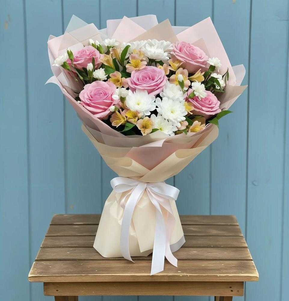 Букет цветов из: Гвоздики, Орхидеи и Розы в Самойловке