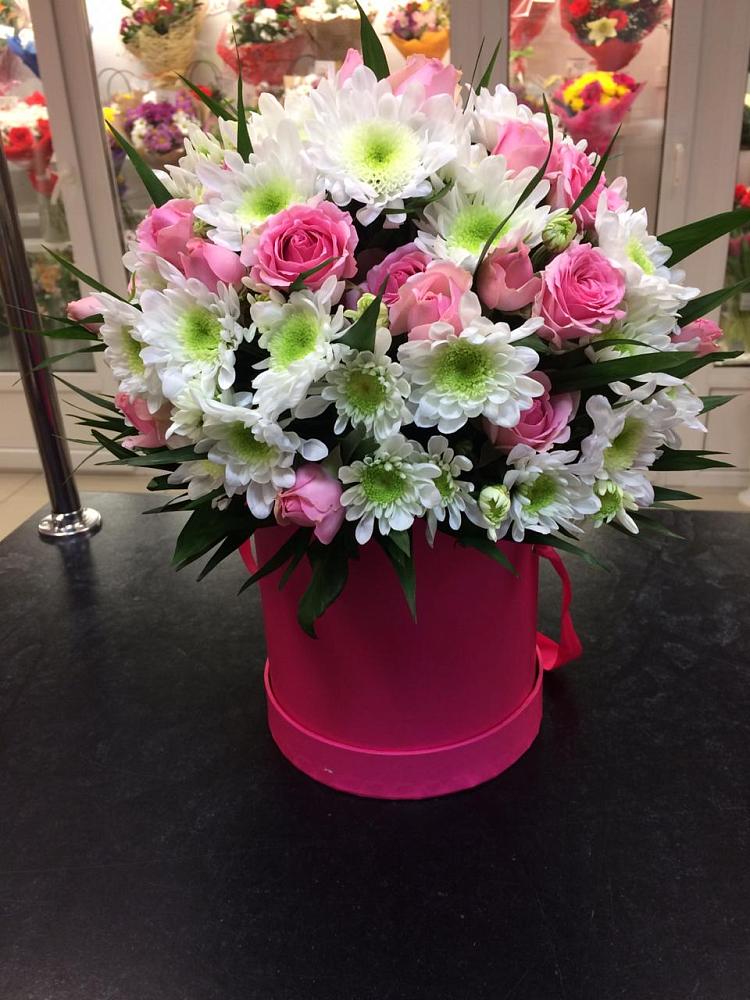 Цветочная композиция из Розы и Хризантемы в шляпной коробке в Самойловке