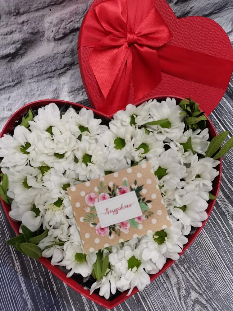 Цветочная композиция из Хризантемы в виде сердца в Самойловке