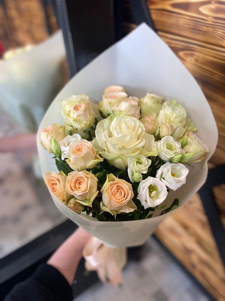 Букет цветов из: Розы и Лизиантусы в Самойловке